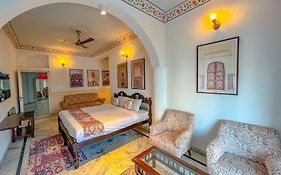 Dyore House By Bharat Mahal Palace